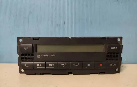 Volkswagen PASSAT B5.5 Climate control unit