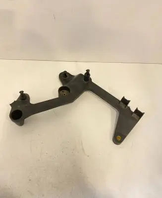 Volkswagen PASSAT B8 Air filter cleaner box bracket assembly 3Q0129671A