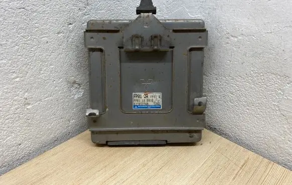 Mazda 626 Engine control unit/module FP0118881E E2T03774M 030DR01A