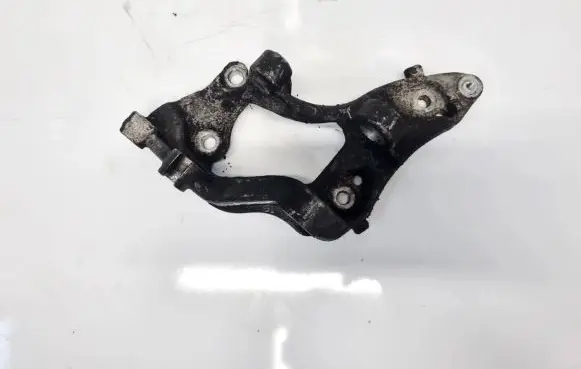 Engine mounting bracket
