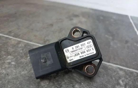Audi A4 S4 B8 8K Air pressure sensor 0281002401 038906051C
