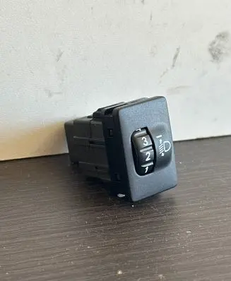 Toyota Avensis T270 Headlight level height control switch 8415202080 0907 828532