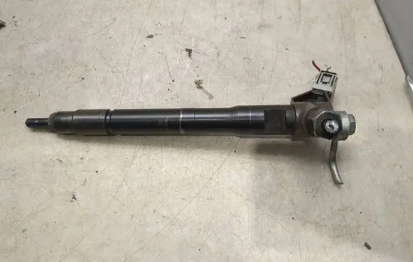 Mazda CX-5 Fuel injector SH0113H50