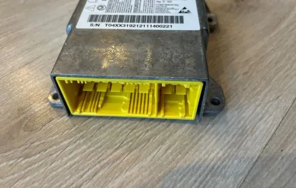Mercedes-Benz C W204 Airbag control unit/module 5WK44739 A2049012704