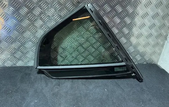 Volvo XC40 Rear side window 31442382