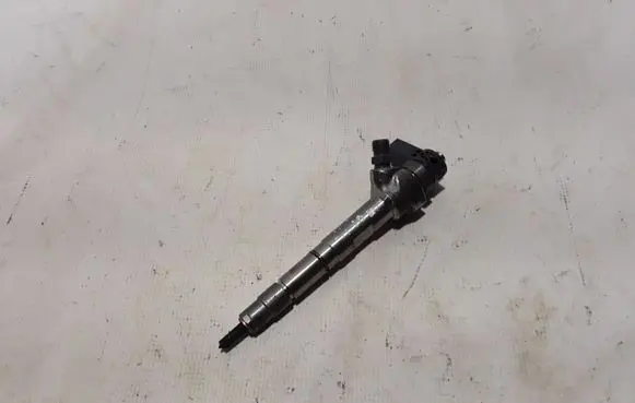 Volkswagen Caddy Fuel injector 04L130277AC