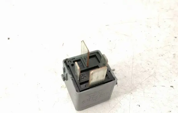 Mercedes-Benz B W245 Cruise control relay A0025422619 0025422619