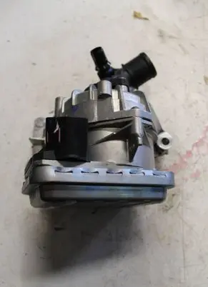 Renault Austral Water pump 210100445R