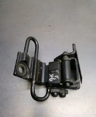 Volkswagen Touareg I Rear door lower hinge