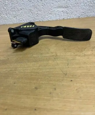 Volkswagen Crafter Accelerator throttle pedal A9063000404 F1971