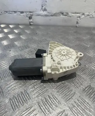 Mercedes-Benz S C217 Front door window regulator motor A55382110
