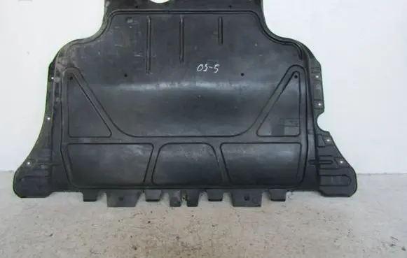 Volkswagen PASSAT B8 Engine splash shield/under tray 3Q0825236D