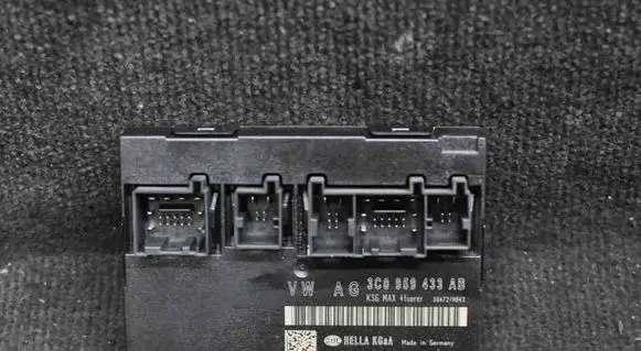 Volkswagen PASSAT B6 Central body control module 5DK009064 3C0959433AB