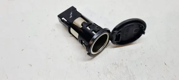 Nissan Qashqai J12 12 V Socket (rear) 253316RA0A