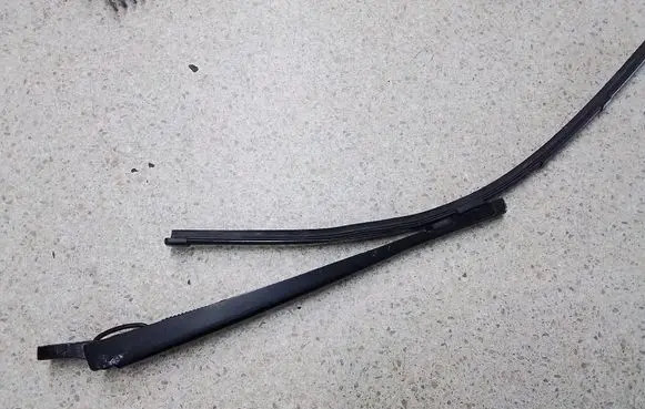 Porsche Macan (95B) Rear wiper blade arm W6332