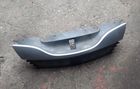 Renault Laguna II Front bumper upper radiator grill 8200012581