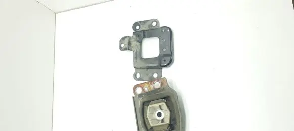 Ford Fusion II Engine mount bracket