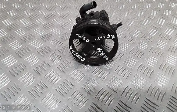 Toyota Corolla Verso E121 Power steering pump 