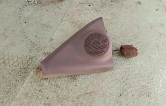 Side speaker trim/cover