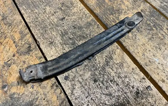 Front bumper mounting bracket