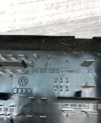 Volkswagen Caddy Fuse module 1K0937809B 1K0937804G