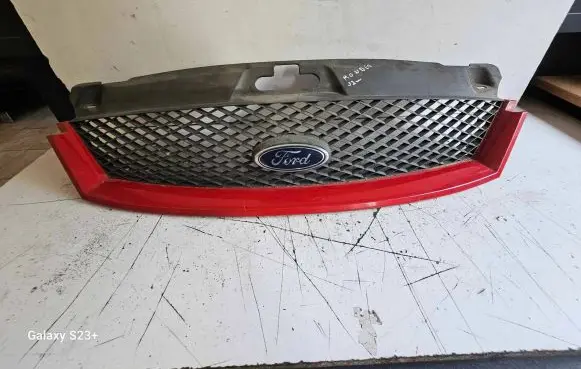 Ford Mondeo Mk III Front bumper upper radiator grill 1S718B271