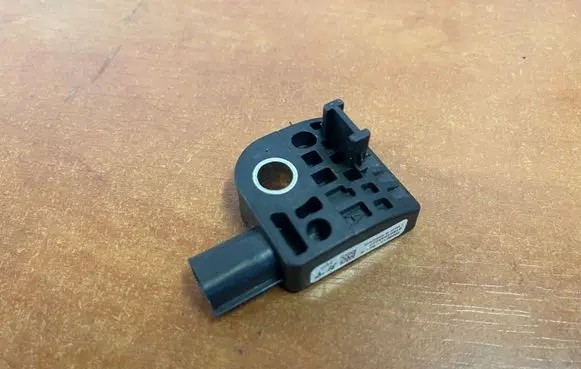 Tesla Model S Airbag deployment crash/impact sensor 100901700A 9190153AC27