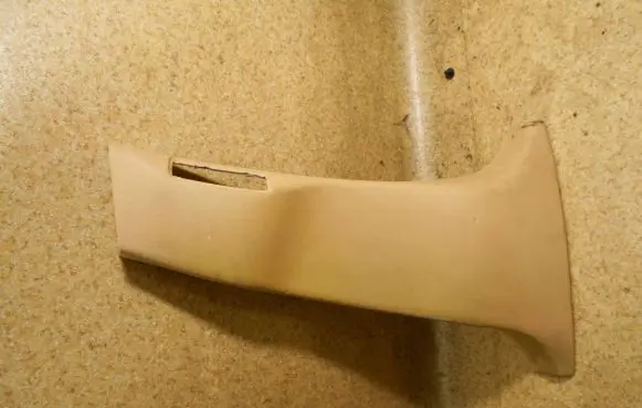 Maserati Quattroporte (B) pillar trim (bottom)