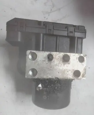 Volkswagen Golf IV ABS Pump 1J0907379G 1J0614117C