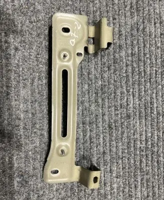 Audi Q7 4M Fender mounting bracket 4M0821432