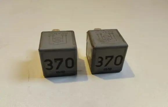 Audi A4 S4 B5 8D Other relay 8D0951253