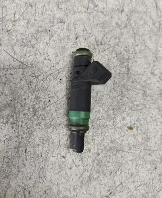 Ford Fiesta Fuel injector Y249Q03233