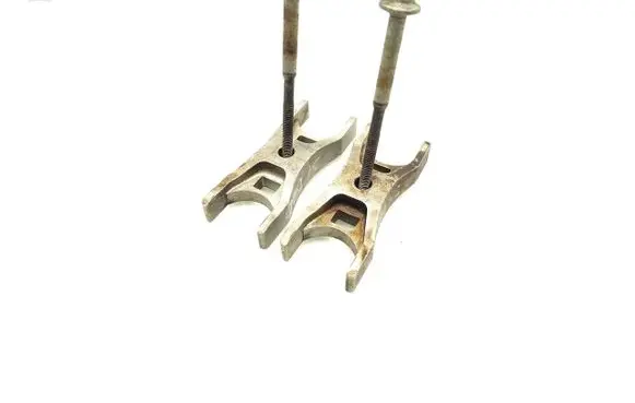 Seat Toledo IV (NH) Fuel Injector clamp holder 04L216