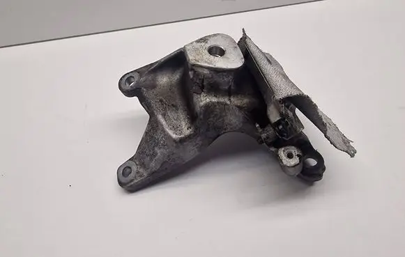 Audi A8 S8 D4 4H Engine mounting bracket 4H0199307AC