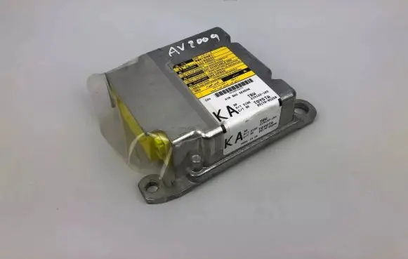 Toyota Avensis T270 Airbag control unit/module 8917005250
