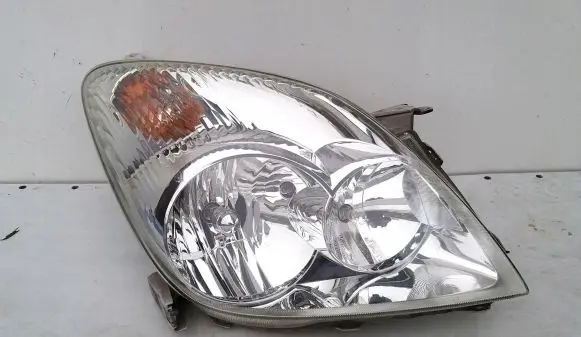 Toyota Corolla Verso E121 Headlight/headlamp