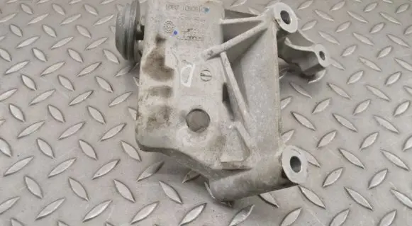 Volvo XC60 Engine mounting bracket 31430470
