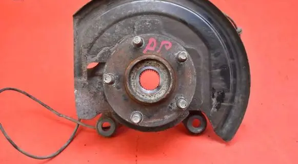 Nissan Juke I F15 Front wheel hub spindle knuckle