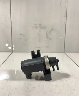 BMW 3 E90 E91 Vacuum valve 2247906 01T340 72279600