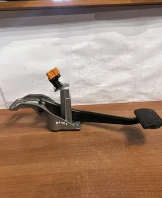 Jaguar XE Pedal assembly GX732450CD D4507