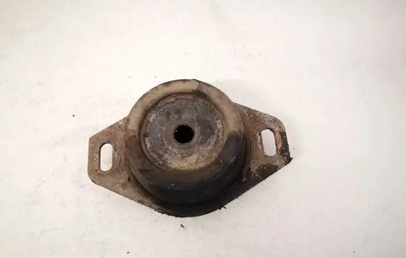 Citroen Xsara Engine mount bracket