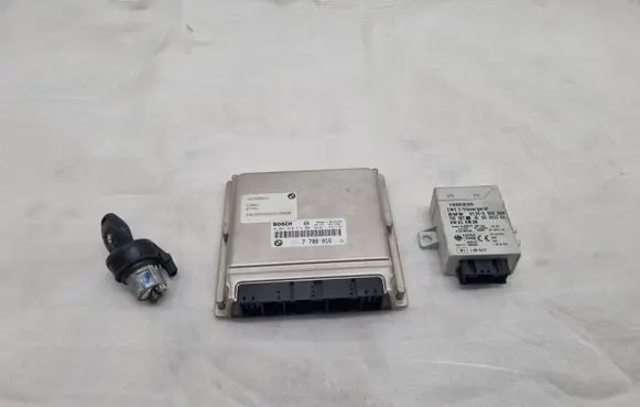BMW 5 E39 Engine ECU kit and lock set 61356905668 0281010314 05393244