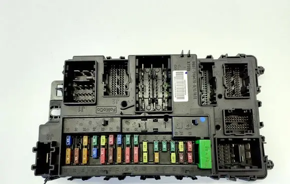 Ford Mondeo MK V Fuse module FU5T15604 FU5T15604DAK