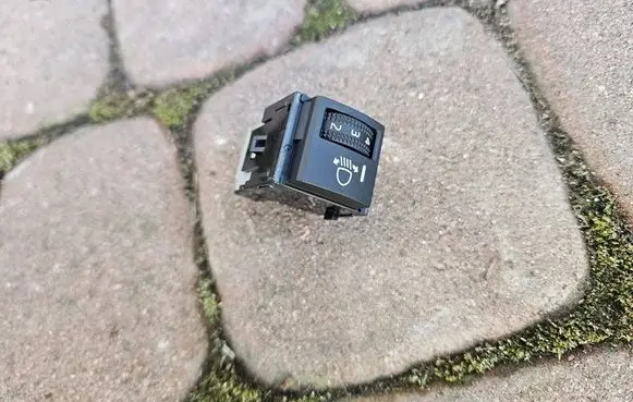 Toyota Highlander XU70 Light relay 6990