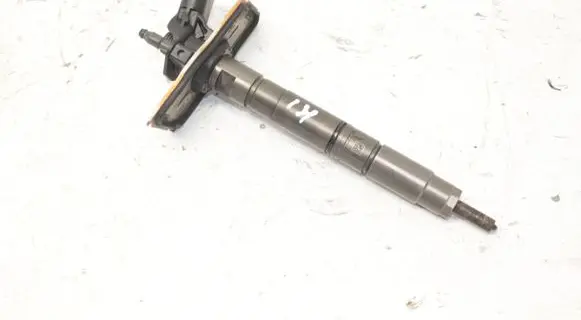 Volkswagen PASSAT CC Fuel injector 03L130277
