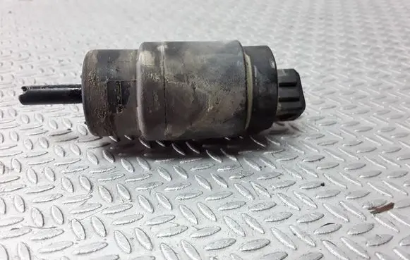 Nissan Primera Windscreen/windshield washer pump