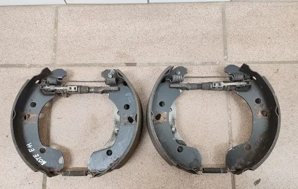 Nissan Note (E11) Handbrake/parking brake pads 