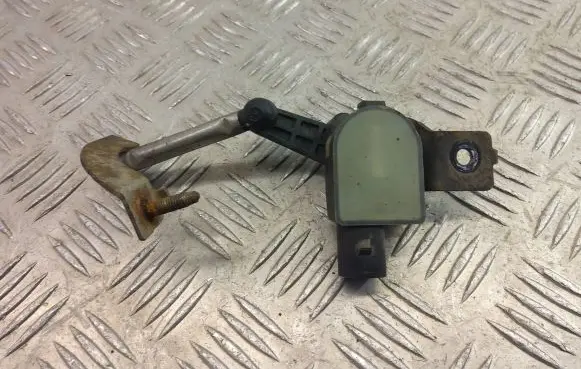 Skoda Octavia Mk1 (1U) Front height sensor lever 1T0907503 270907 6PM00873900