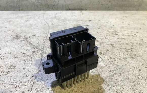Ford Edge II Heater blower fan relay DG9H19E624AA
