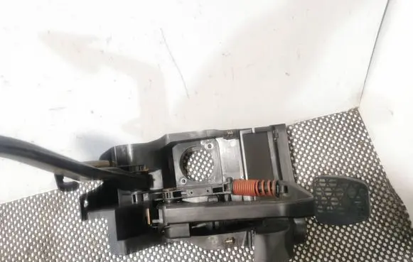 Mercedes-Benz C W203 Pedal assembly A2032901401 A2032901401q13 0128801591